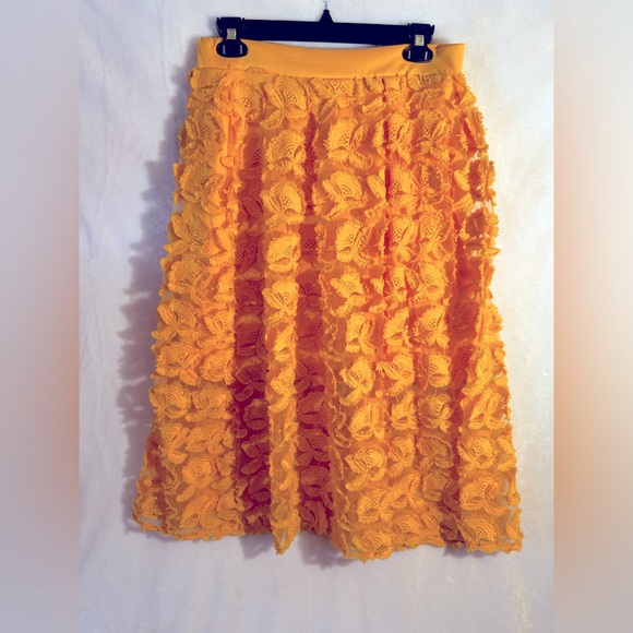 NEW YORK & COMPANY Crop Top and Midi Skirt - Matching Set - Picture 5 of 6